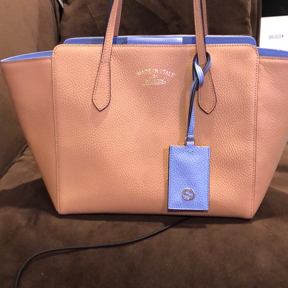 Gucci Handbags - Gorgeous Gucci Tan/Light Blue Leather tote